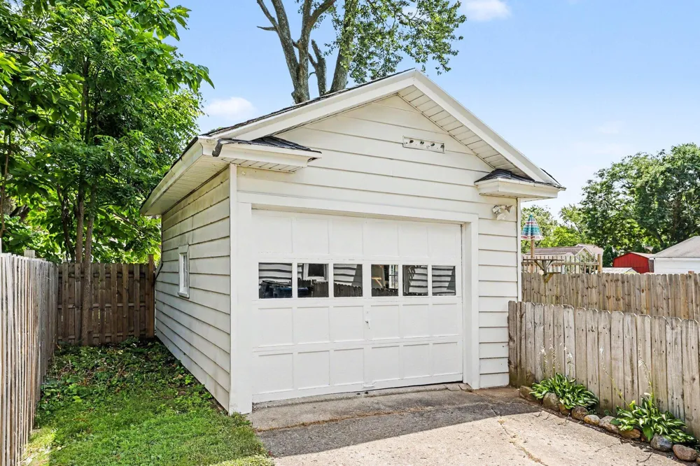 914 Dayton Avenue Kalamazoo, MI 49048