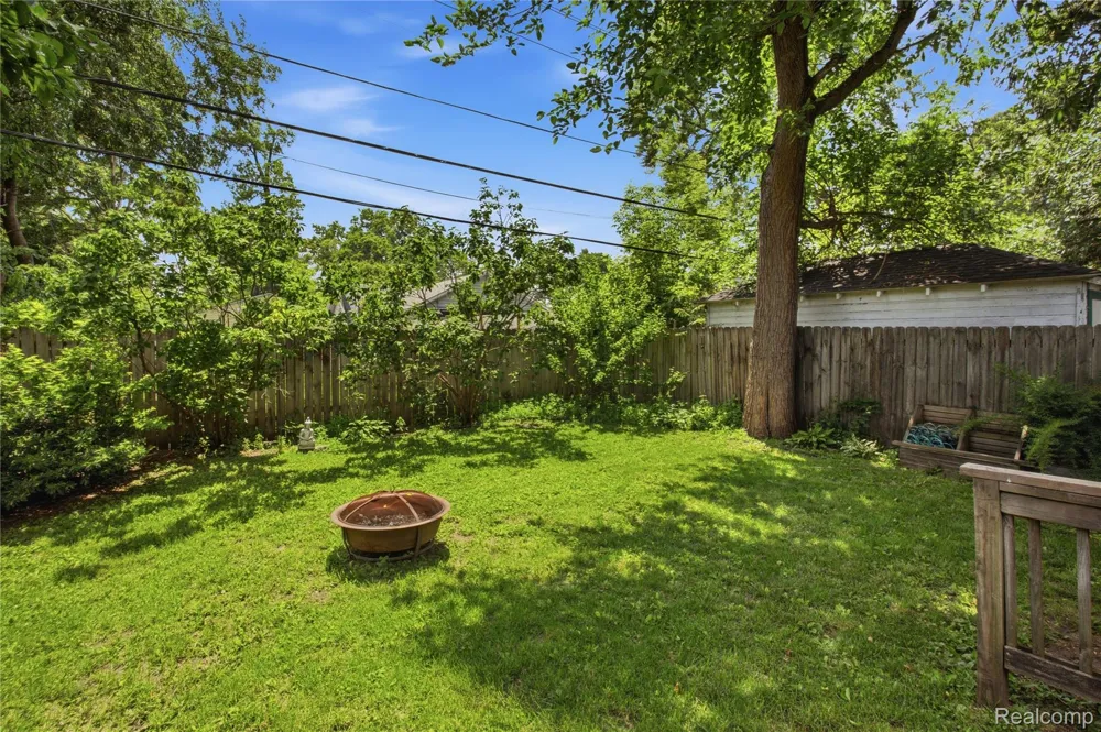 536 E Maplehurst Street Ferndale City, MI 48220