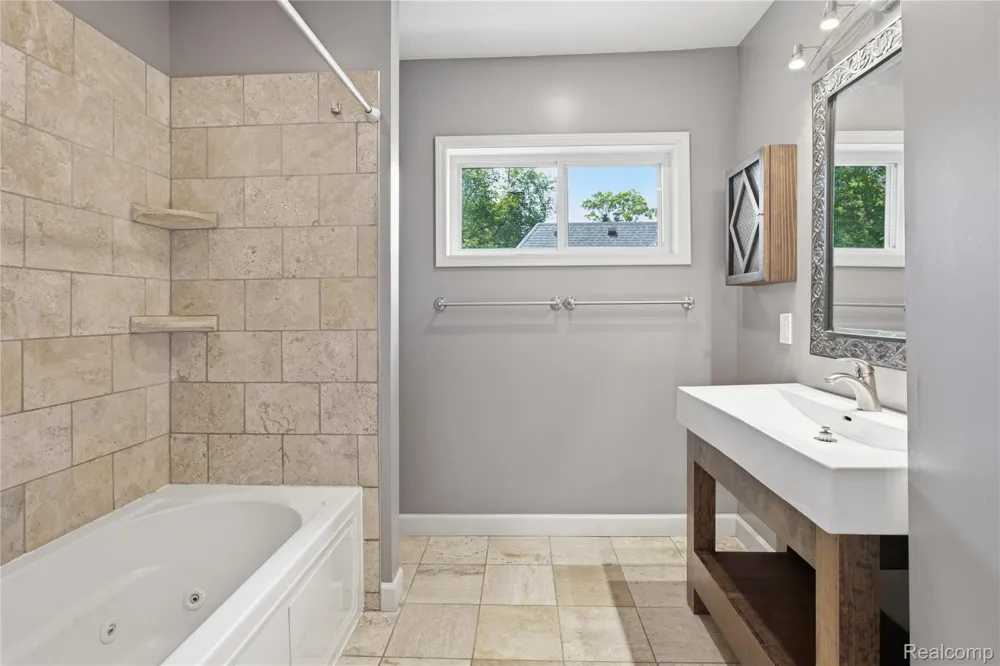 536 E Maplehurst Street Ferndale City, MI 48220