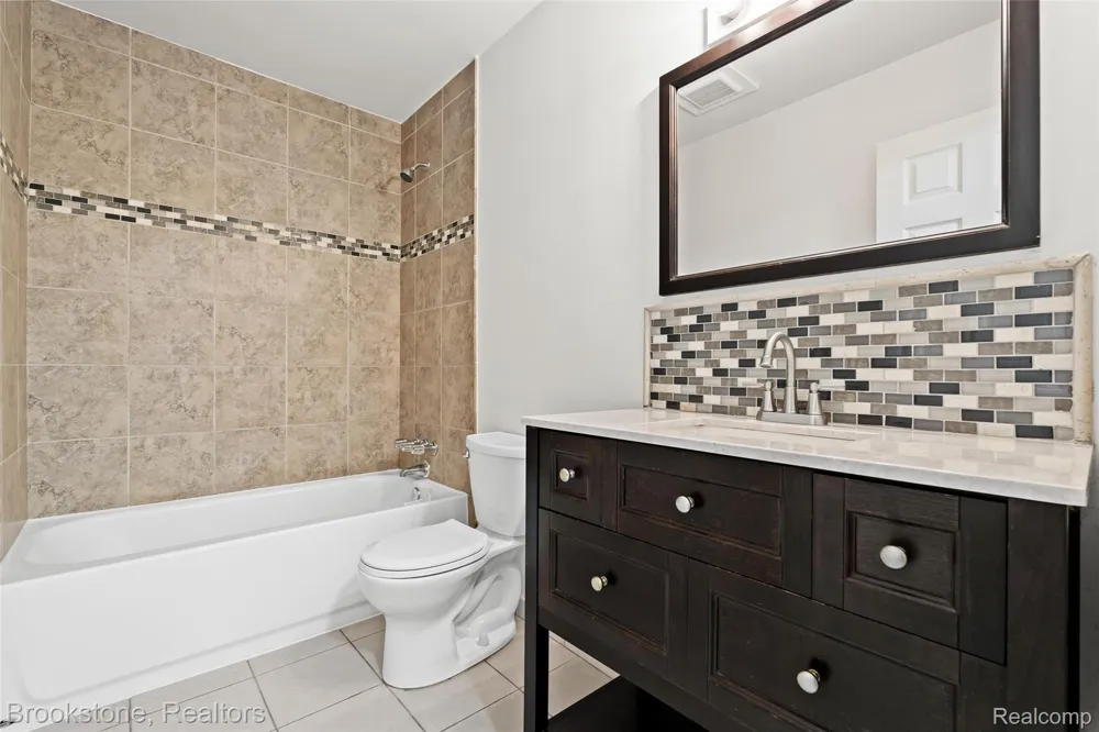 1063 York Street Plymouth City, MI 48170