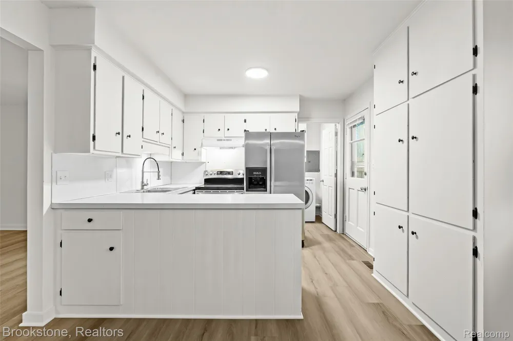 1063 York Street Plymouth City, MI 48170