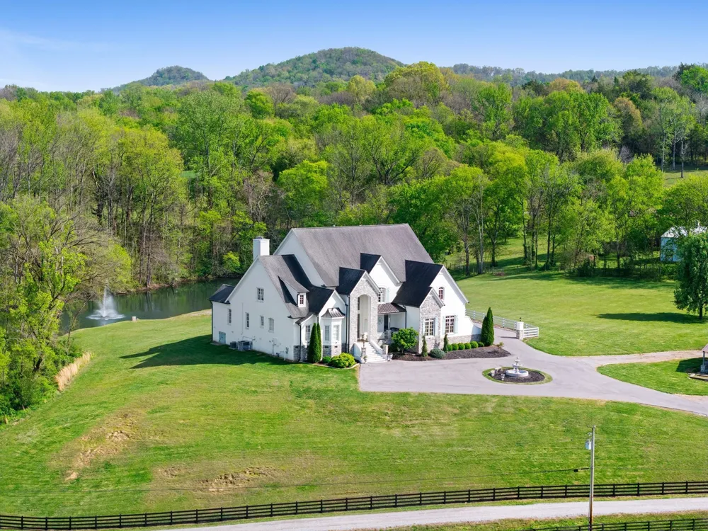 8992 Horton Hwy College Grove, TN 37046