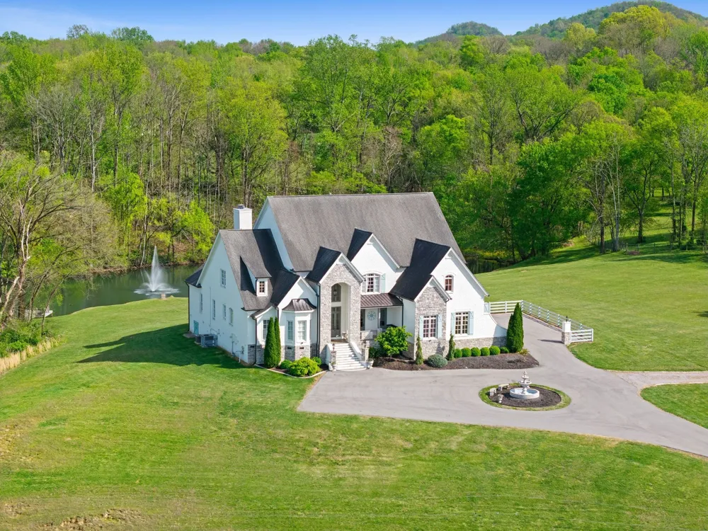 8992 Horton Hwy College Grove, TN 37046