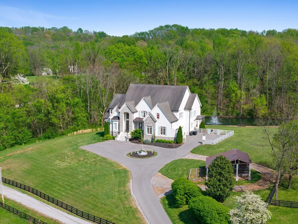 8992 Horton Hwy College Grove, TN 37046