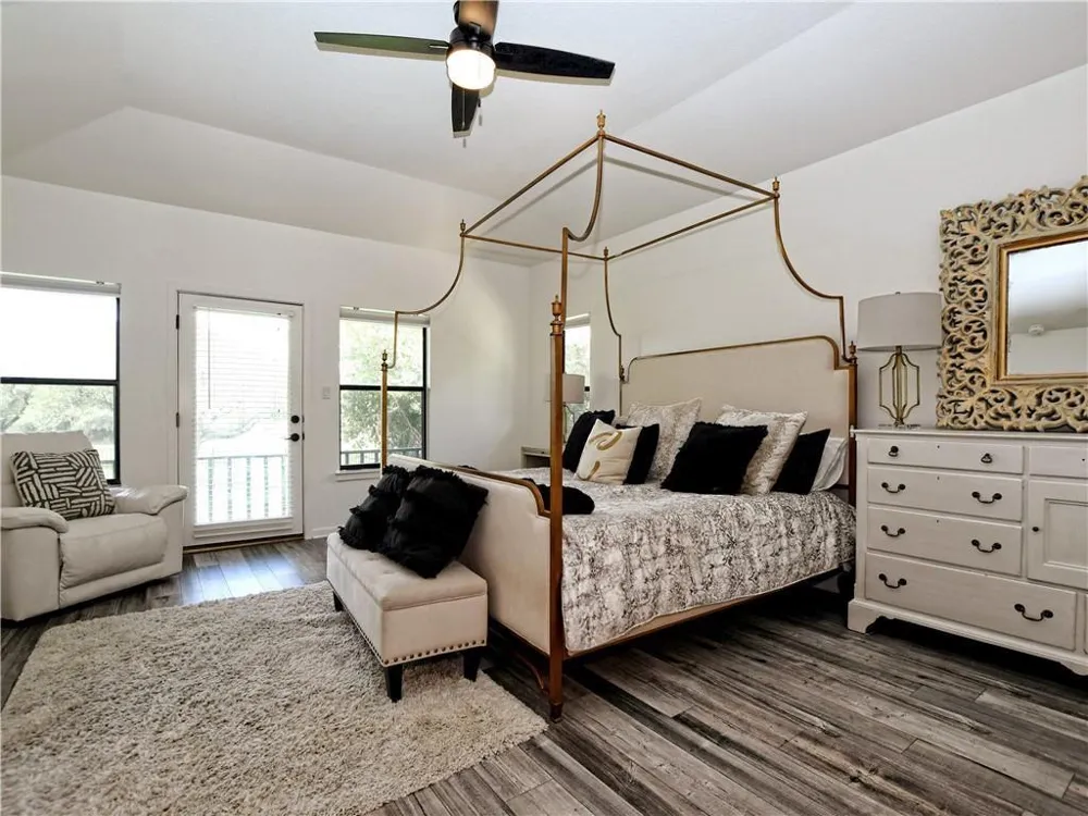 730 Vanguard Street Lakeway, TX 78734