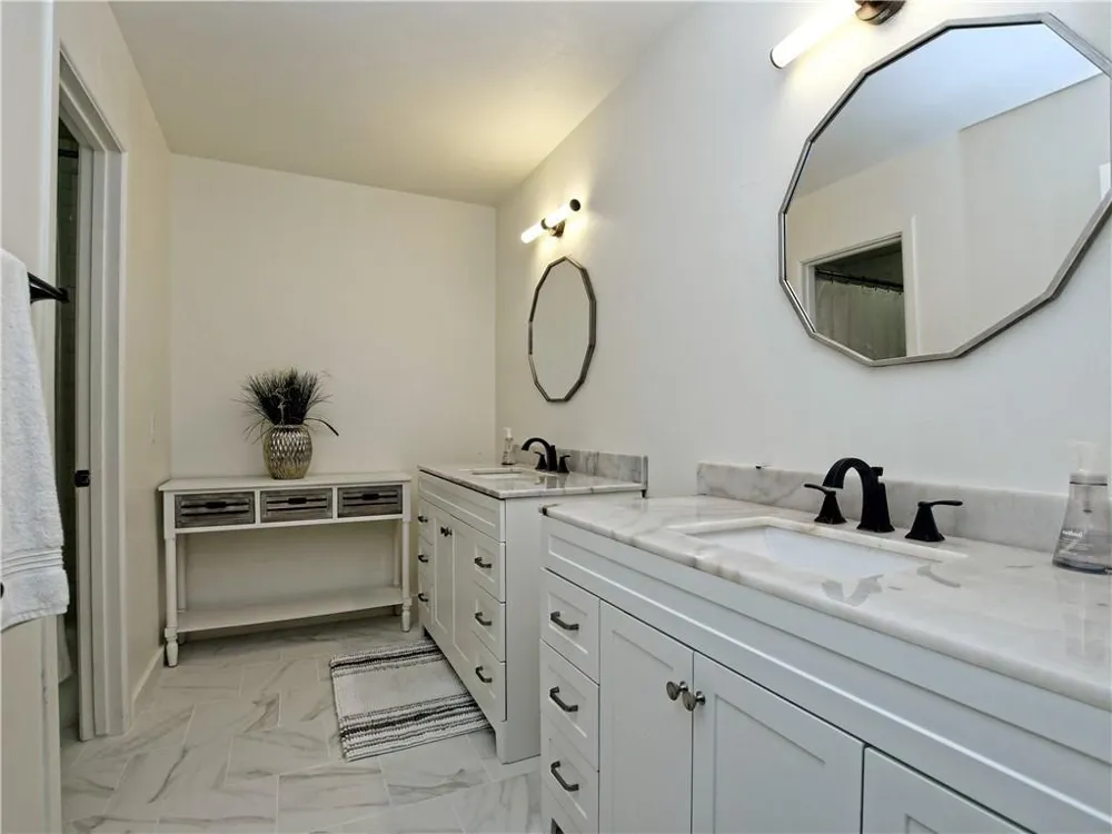 730 Vanguard Street Lakeway, TX 78734