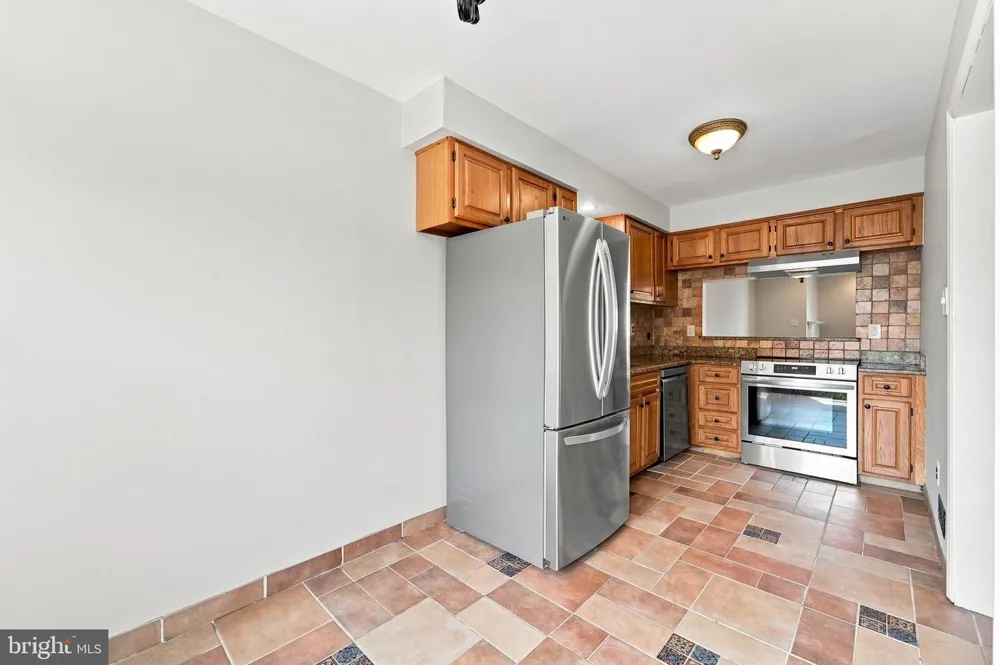 111 BEECHWOOD AVENUE #11 Oaklyn, NJ 08107