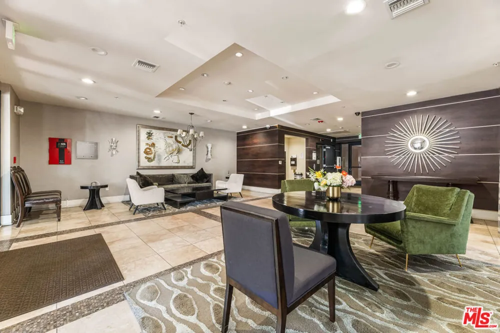 311 S Gramercy Place #602 Los Angeles, CA 90020