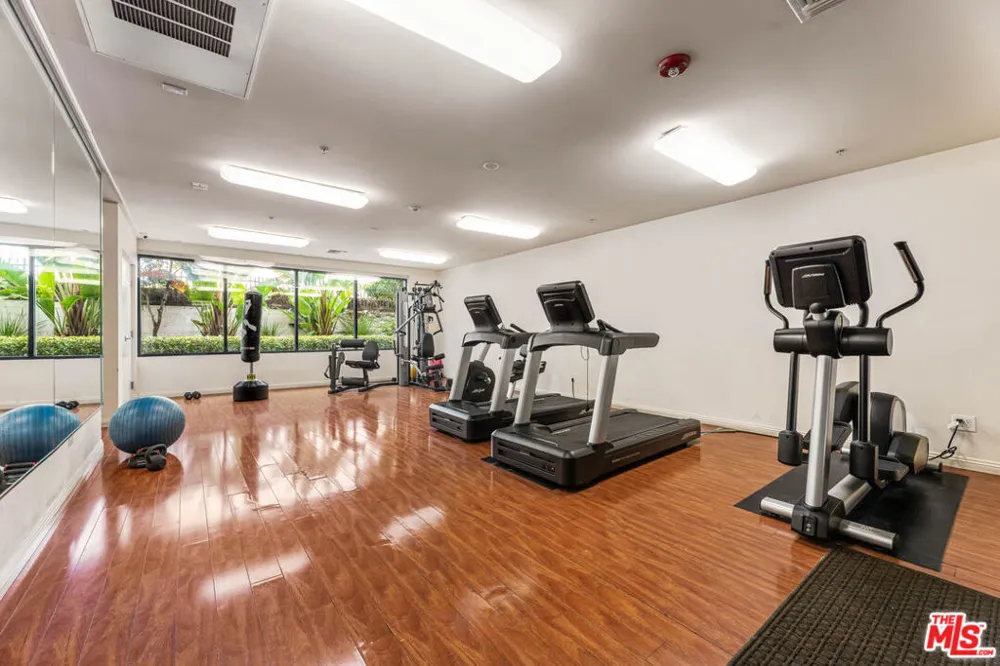 311 S Gramercy Place #602 Los Angeles, CA 90020