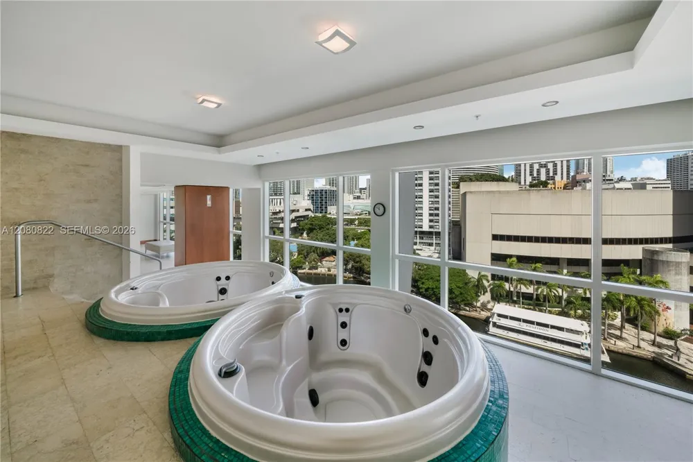 41 SE 5th St #1607 Miami, FL 33131
