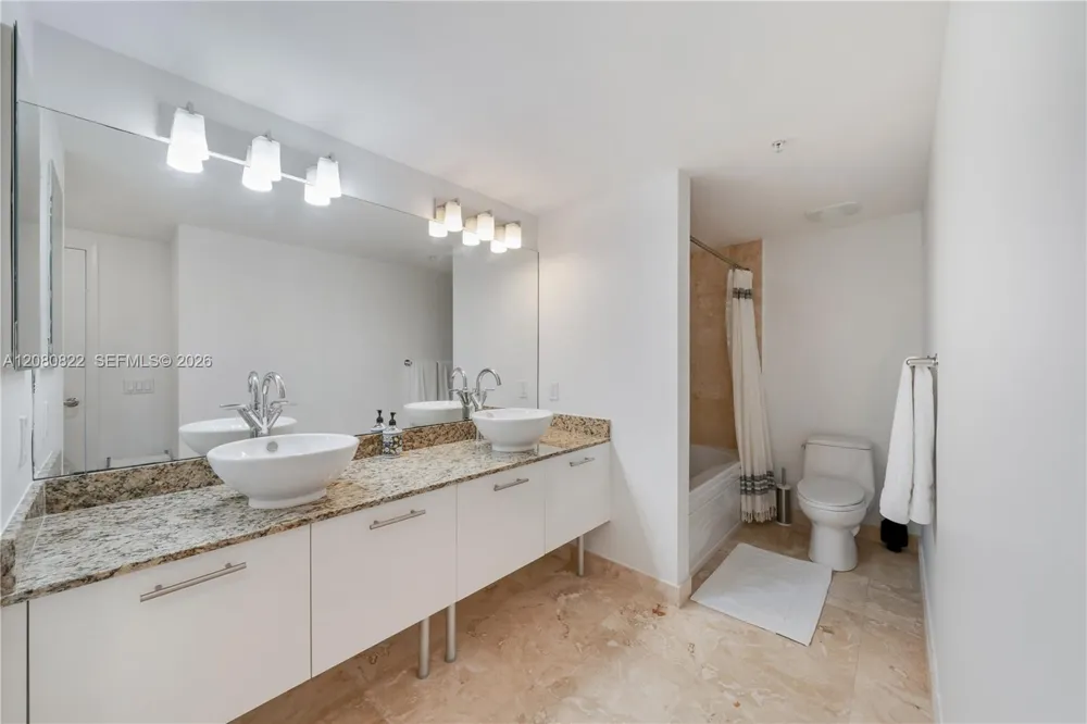 41 SE 5th St #1607 Miami, FL 33131