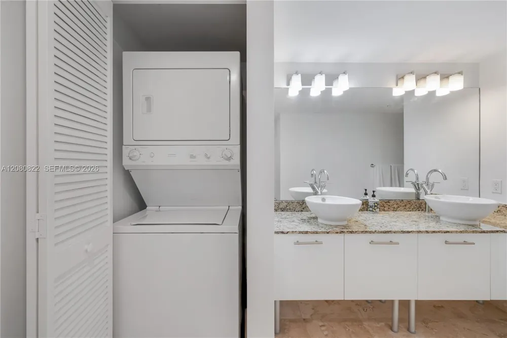 41 SE 5th St #1607 Miami, FL 33131
