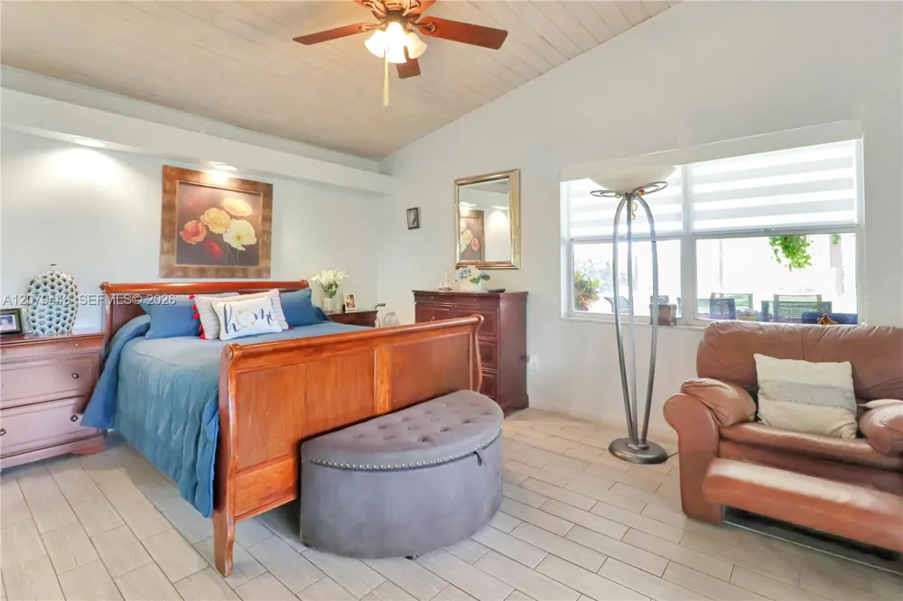 590 SE 19th Dr Homestead, FL 33033