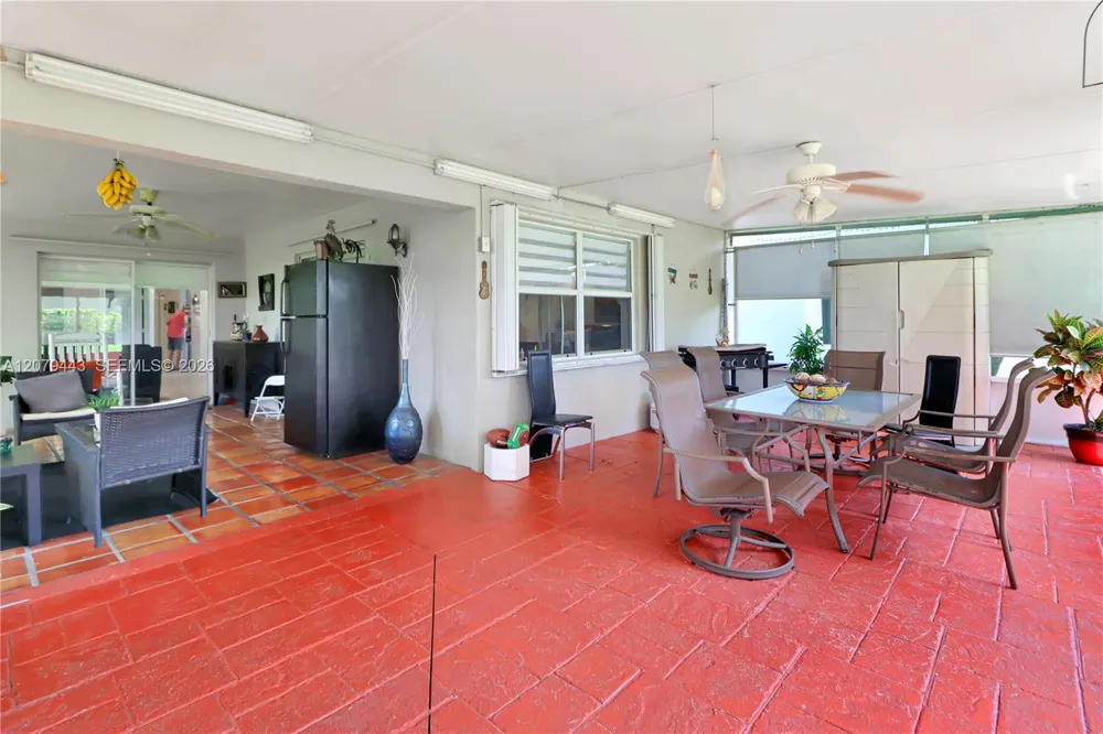 590 SE 19th Dr Homestead, FL 33033
