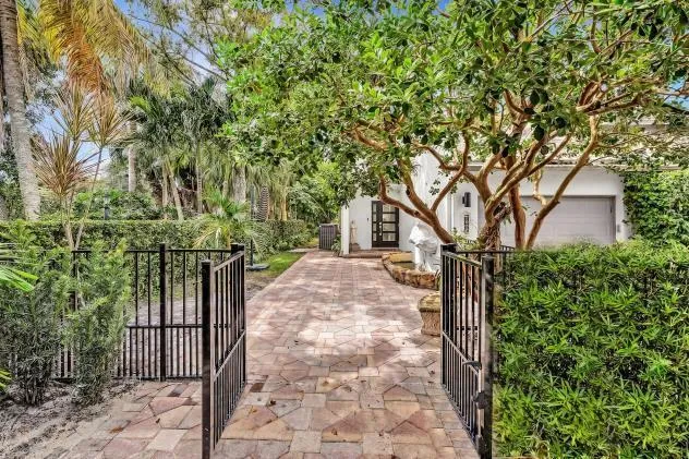 1970 CANTERBURY CIRCLE #1970 Wellington, FL 33414