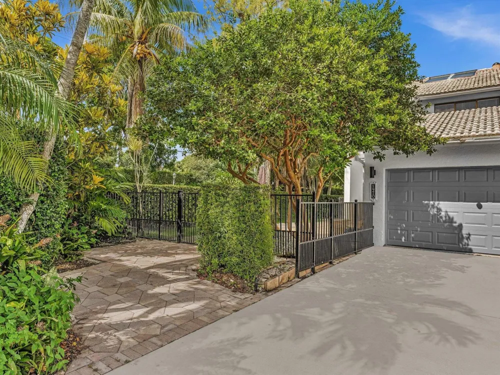 1970 CANTERBURY CIRCLE #1970 Wellington, FL 33414