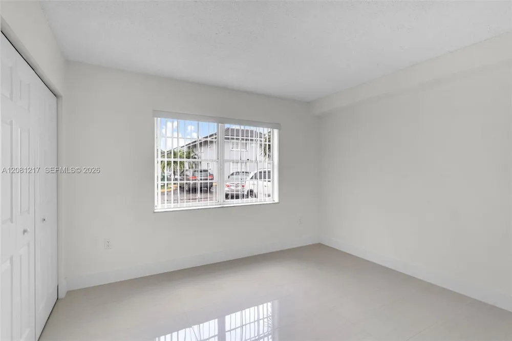 15665 SW 74th Cir Dr #5 Miami, FL 33193