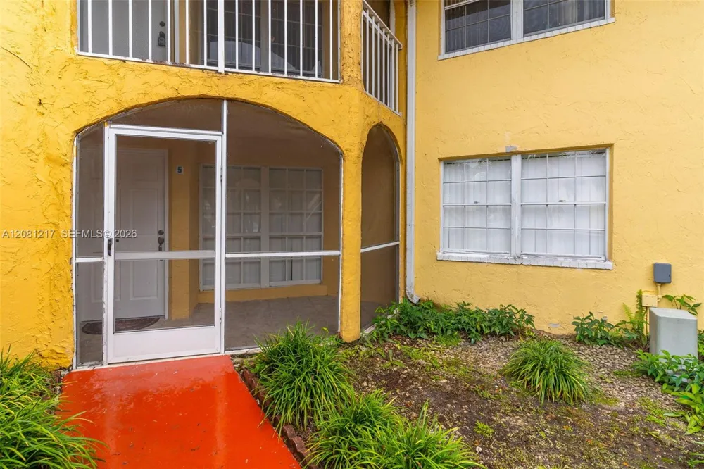 15665 SW 74th Cir Dr #5 Miami, FL 33193