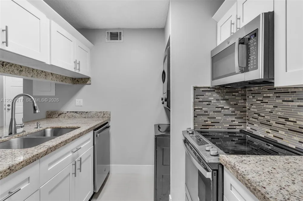 15665 SW 74th Cir Dr #5 Miami, FL 33193