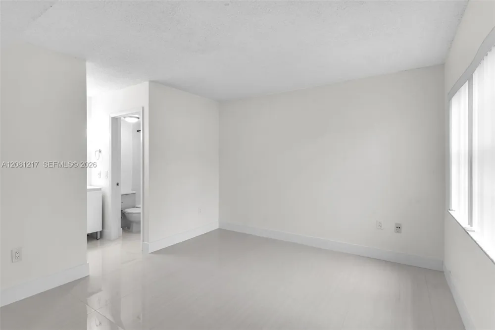 15665 SW 74th Cir Dr #5 Miami, FL 33193