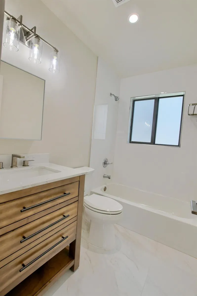 2503 OCEANVIEW AVENUE #C Delray Beach, FL 33444