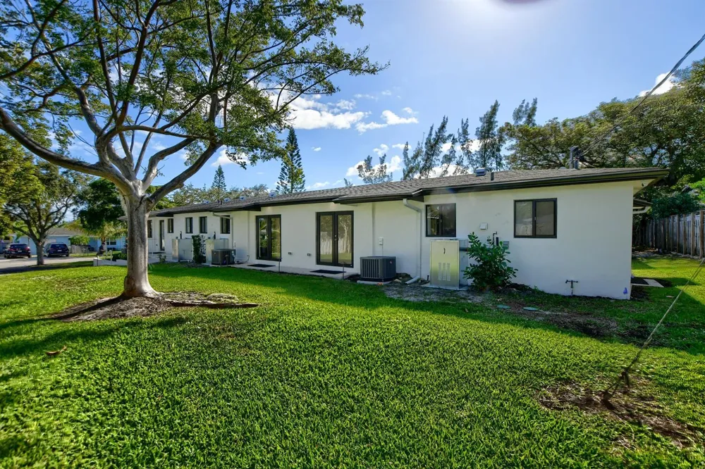 2503 OCEANVIEW AVENUE #C Delray Beach, FL 33444