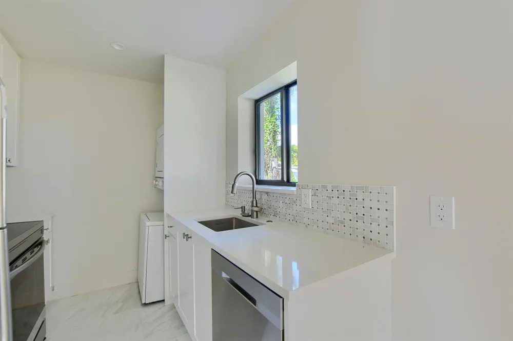 2503 OCEANVIEW AVENUE #C Delray Beach, FL 33444