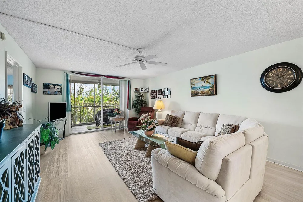 4735 LUCERNE LAKES BOULEVARD E #402 Lake Worth, FL 33467