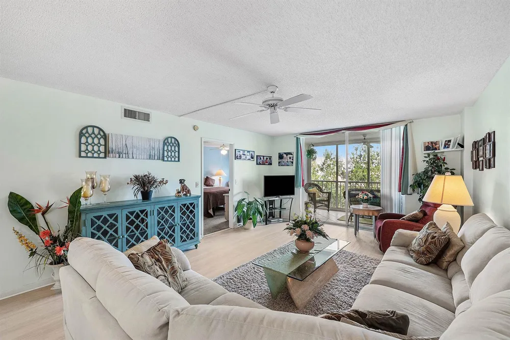 4735 LUCERNE LAKES BOULEVARD E #402 Lake Worth, FL 33467