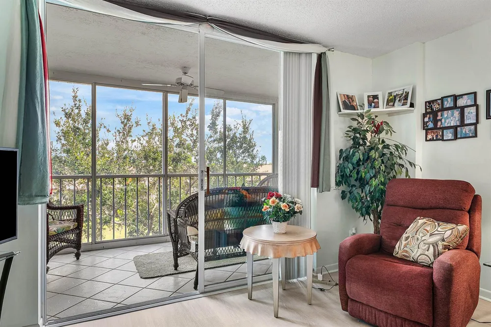 4735 LUCERNE LAKES BOULEVARD E #402 Lake Worth, FL 33467