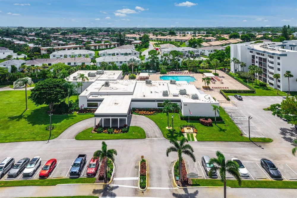 4735 LUCERNE LAKES BOULEVARD E #402 Lake Worth, FL 33467