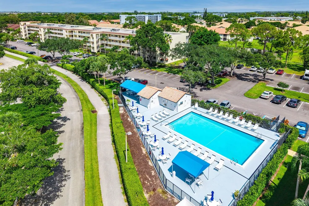 4735 LUCERNE LAKES BOULEVARD E #402 Lake Worth, FL 33467
