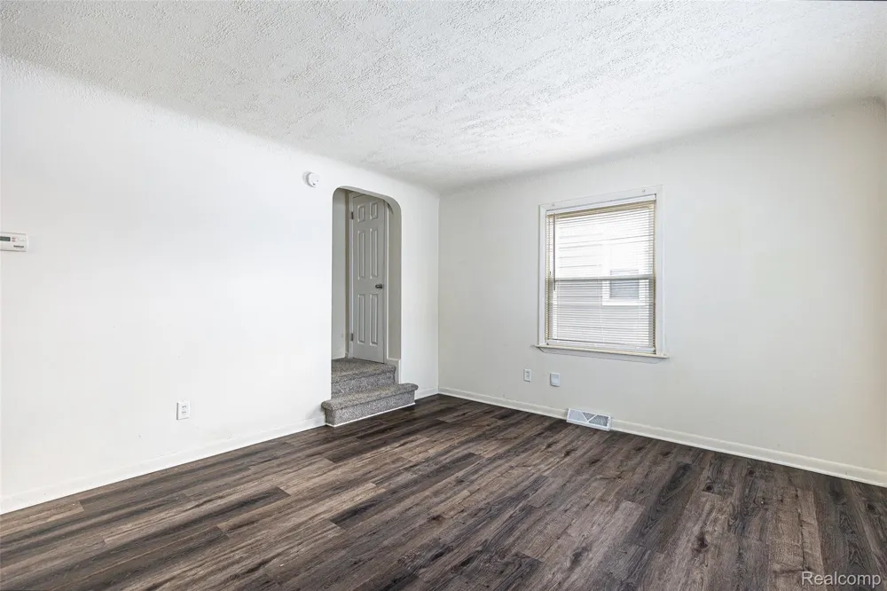 27710 Larchmont Street St Clair Shores City, MI 48081