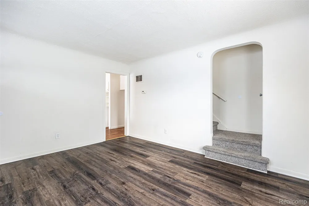 27710 Larchmont Street St Clair Shores City, MI 48081