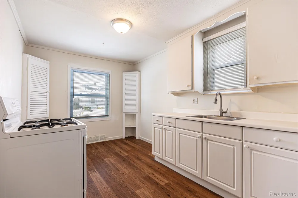 27710 Larchmont Street St Clair Shores City, MI 48081