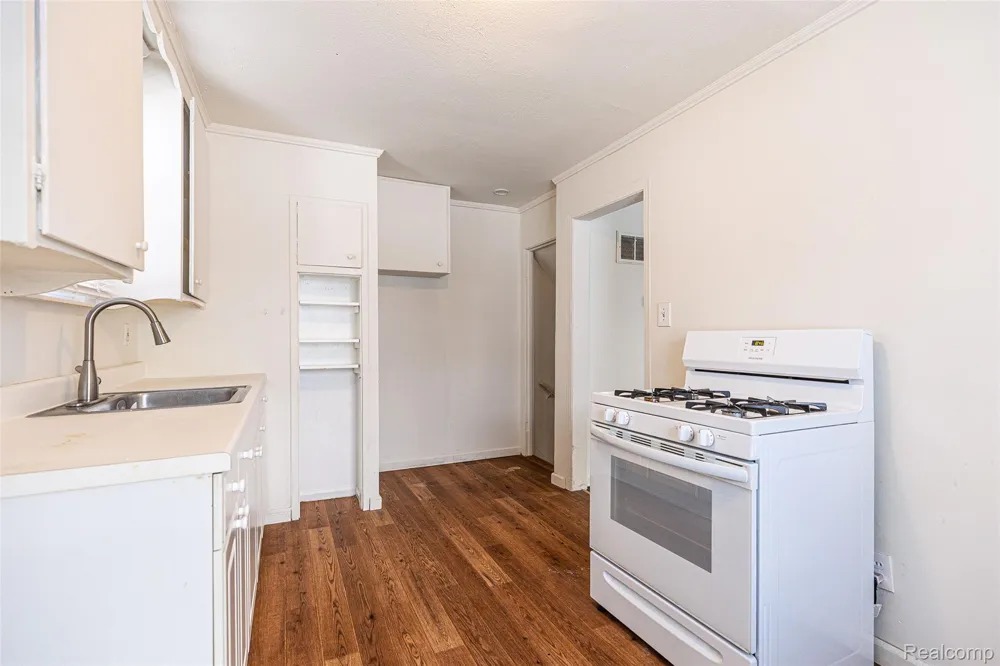 27710 Larchmont Street St Clair Shores City, MI 48081