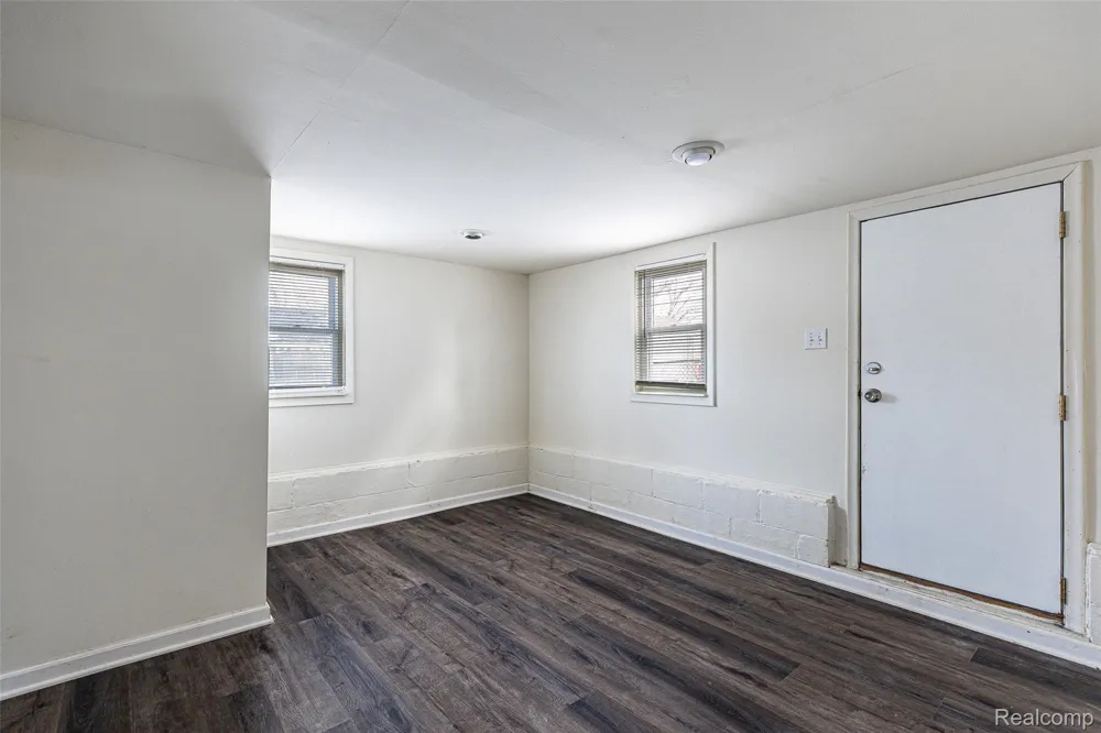 27710 Larchmont Street St Clair Shores City, MI 48081
