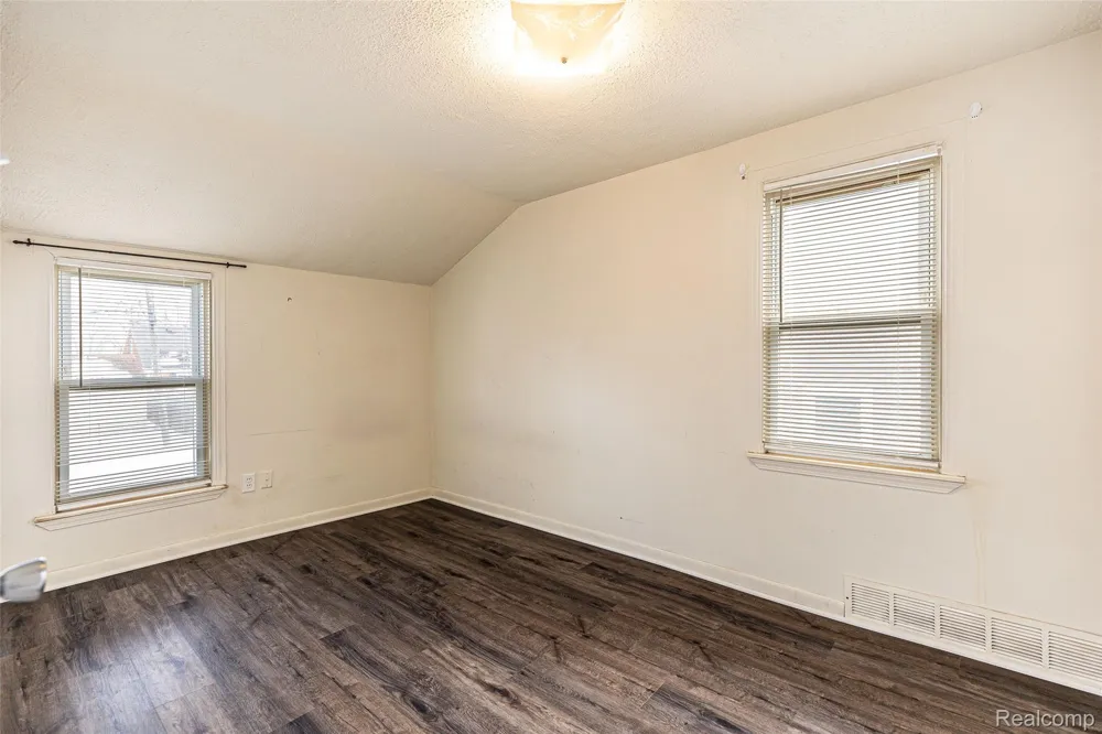 27710 Larchmont Street St Clair Shores City, MI 48081