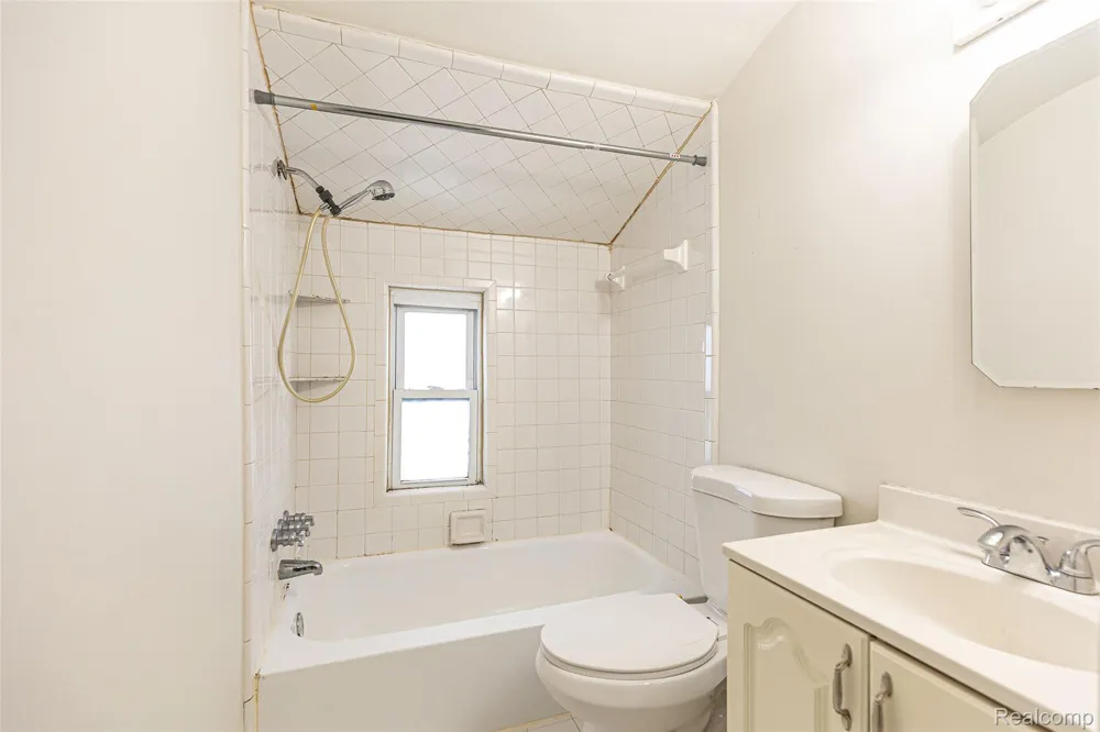 27710 Larchmont Street St Clair Shores City, MI 48081