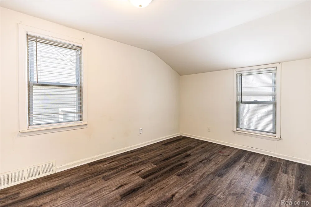 27710 Larchmont Street St Clair Shores City, MI 48081