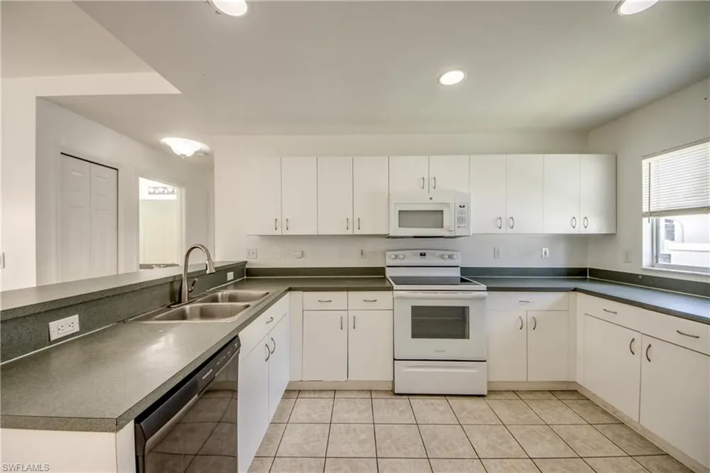 2114 SW 39th Street Cape Coral, FL 33914