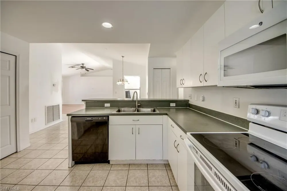 2114 SW 39th Street Cape Coral, FL 33914