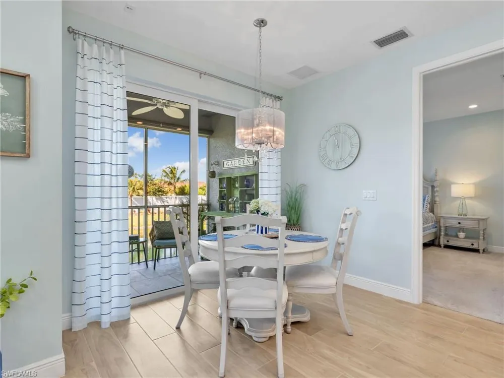 2543 Seychelles Drive #605 Naples, FL 34112
