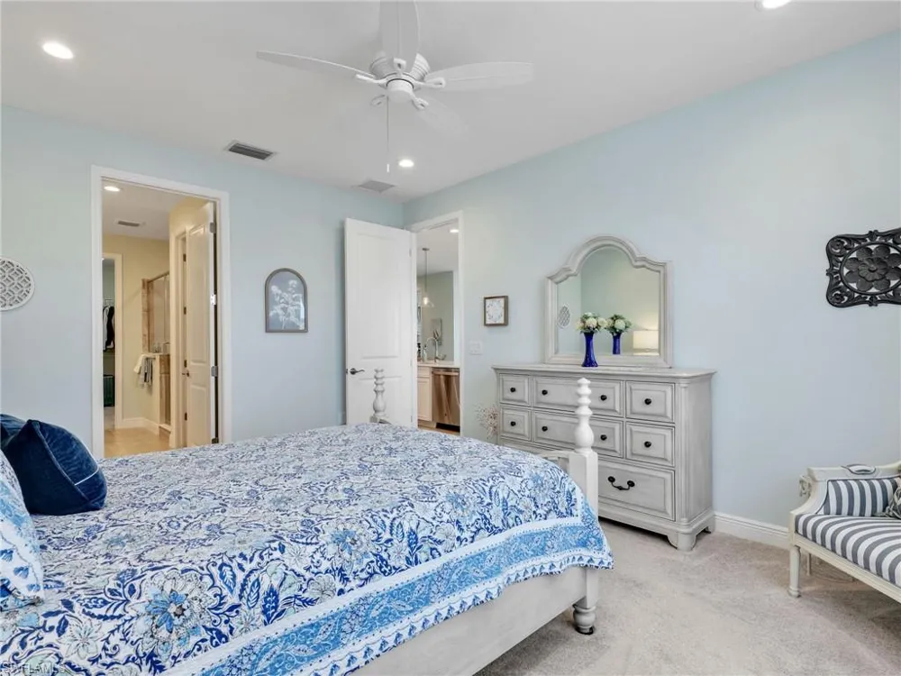 2543 Seychelles Drive #605 Naples, FL 34112