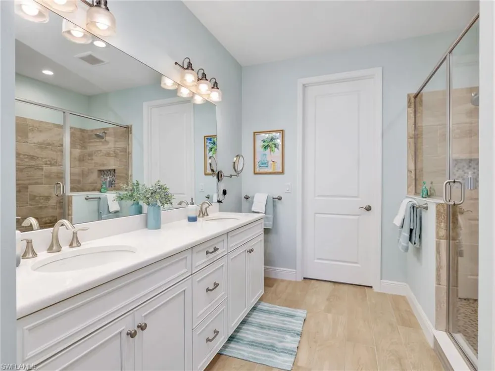 2543 Seychelles Drive #605 Naples, FL 34112