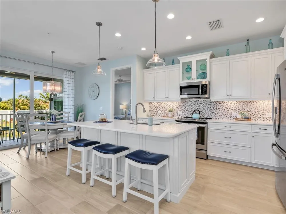 2543 Seychelles Drive #605 Naples, FL 34112