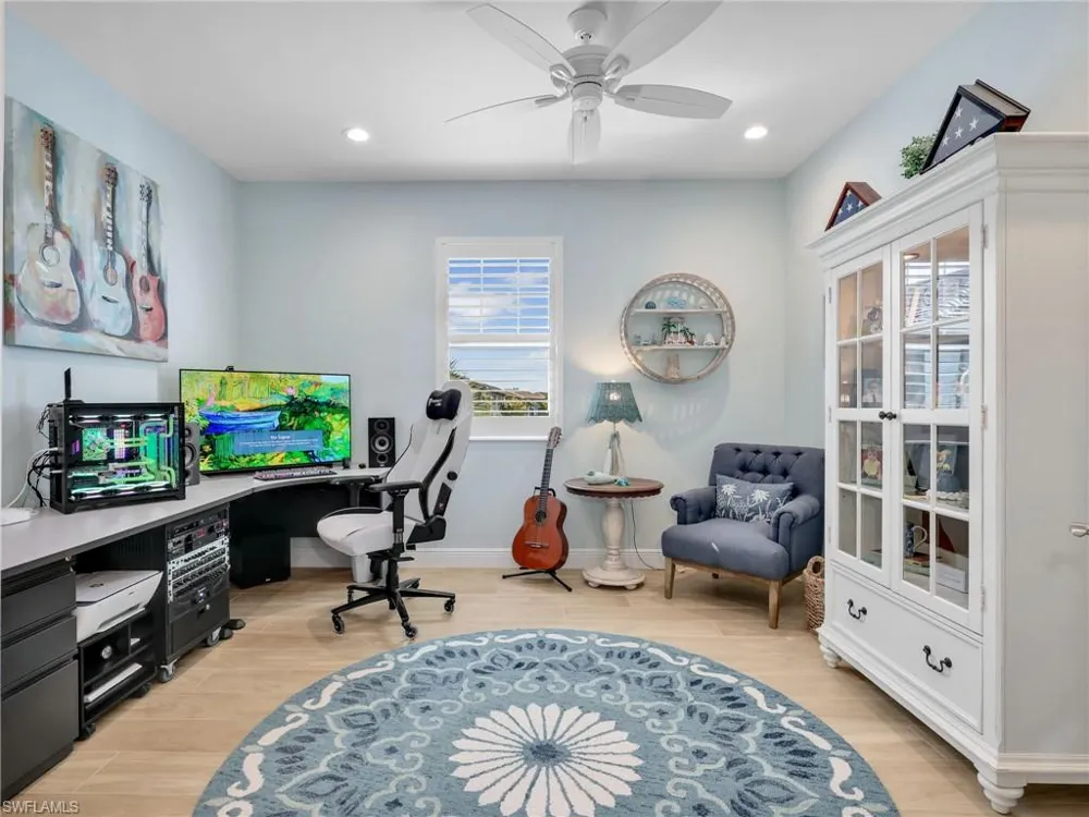 2543 Seychelles Drive #605 Naples, FL 34112
