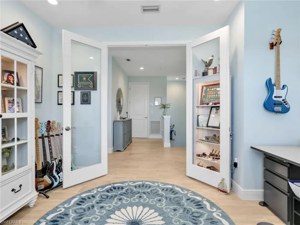 2543 Seychelles Drive #605 Naples, FL 34112