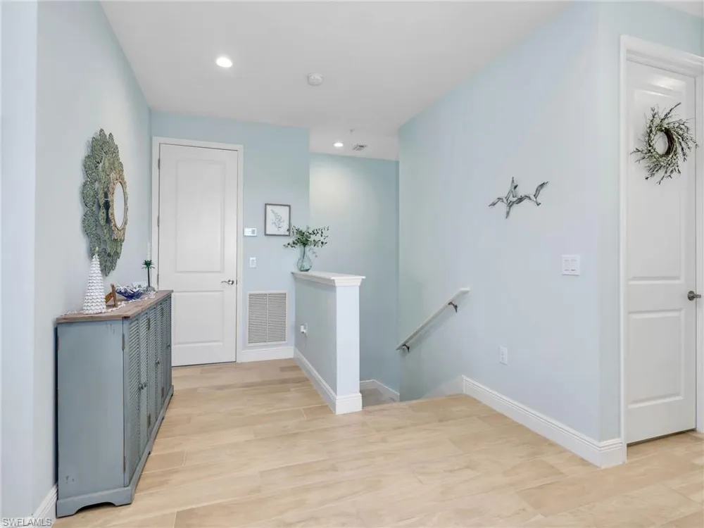 2543 Seychelles Drive #605 Naples, FL 34112
