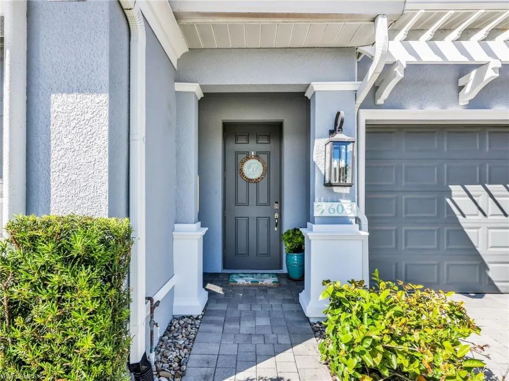 2543 Seychelles Drive #605 Naples, FL 34112